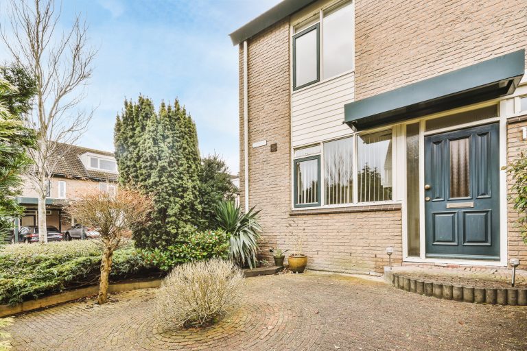 Reliable Electrical Services in Lynnwood & Snohomish County Residential buildin entarance